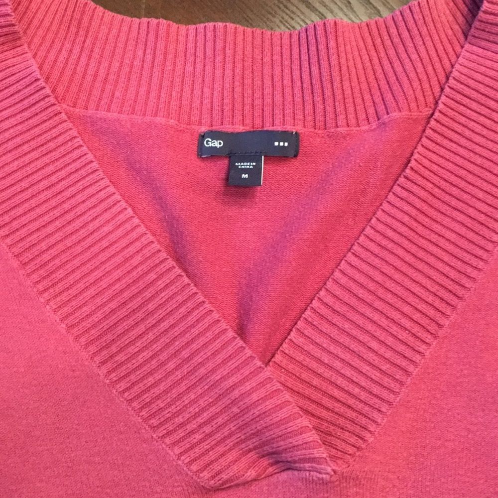 Women’s Medium Gap V-Neck Sweater - Picture 4 of 5